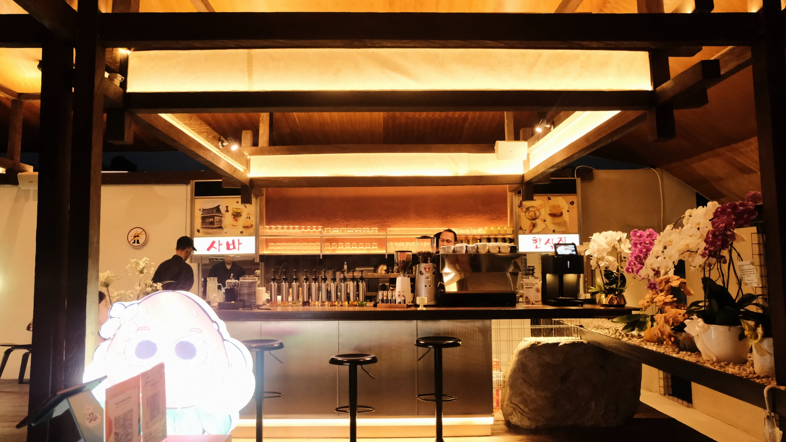 saba-korean-dining-cafe-yogyakarta-bar-area