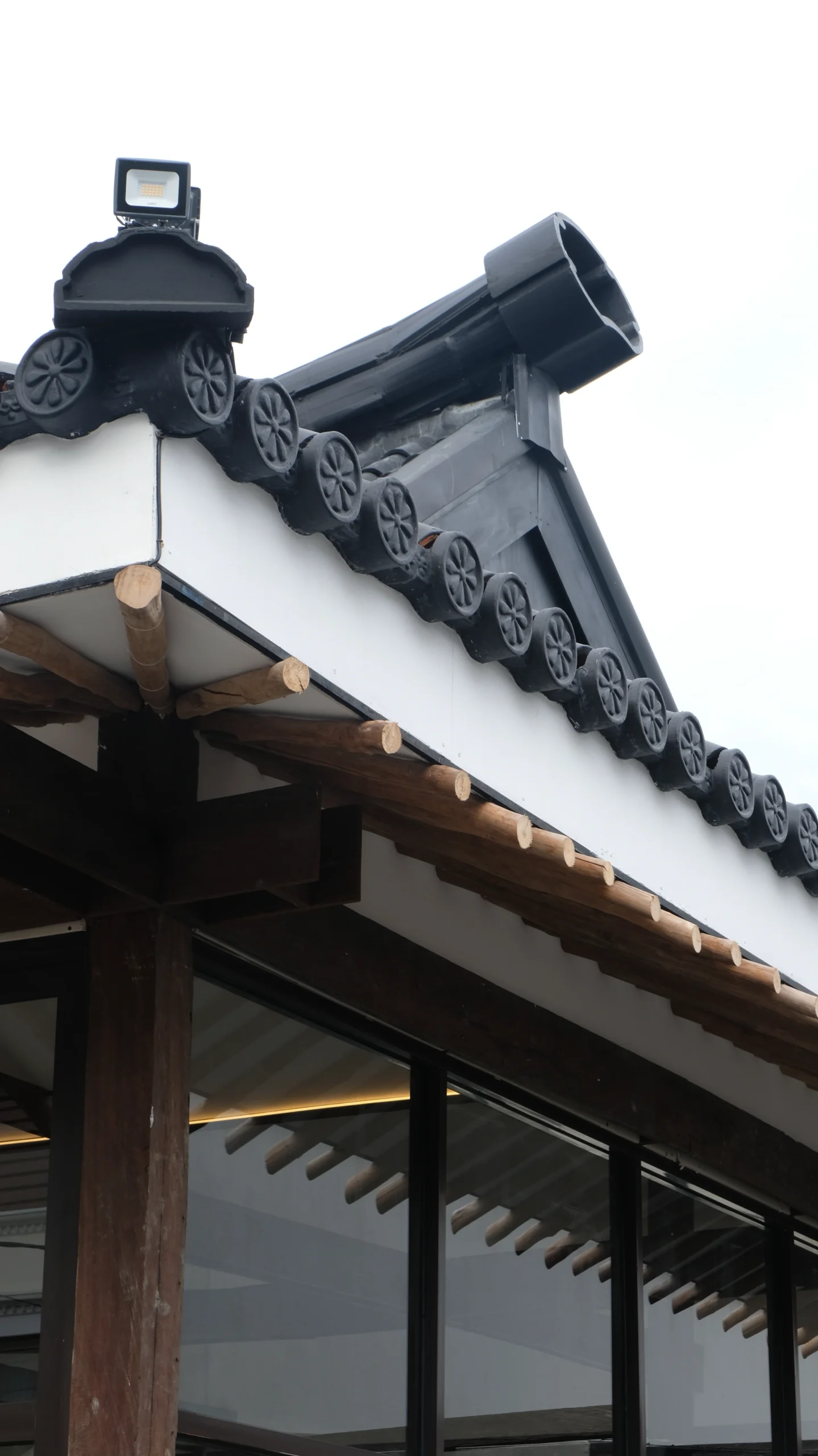 saba-korean-dining-cafe-yogyakarta-traditional-ornament-details