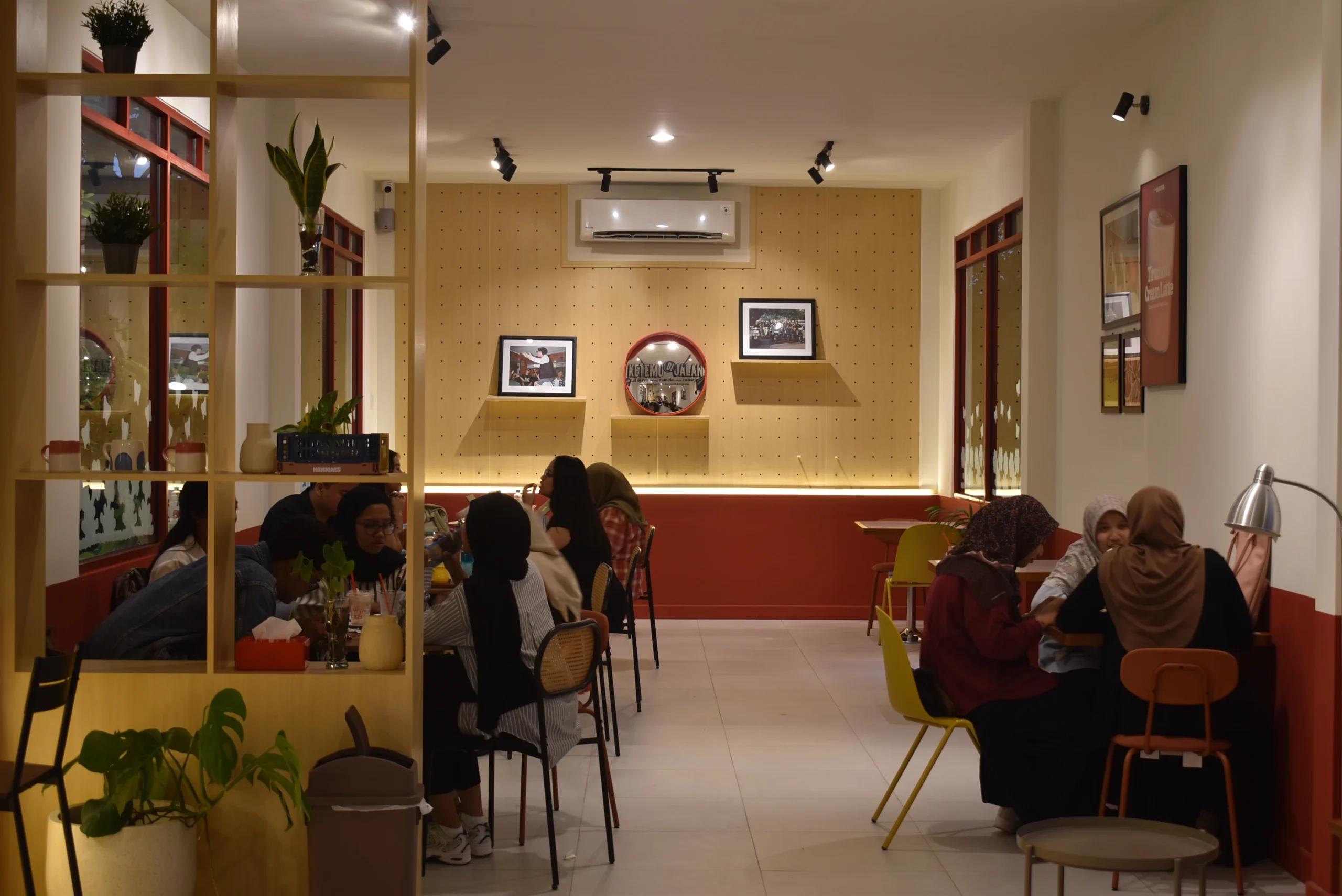 ud-djaya-jakal-yogyakarta-indoor-seating
