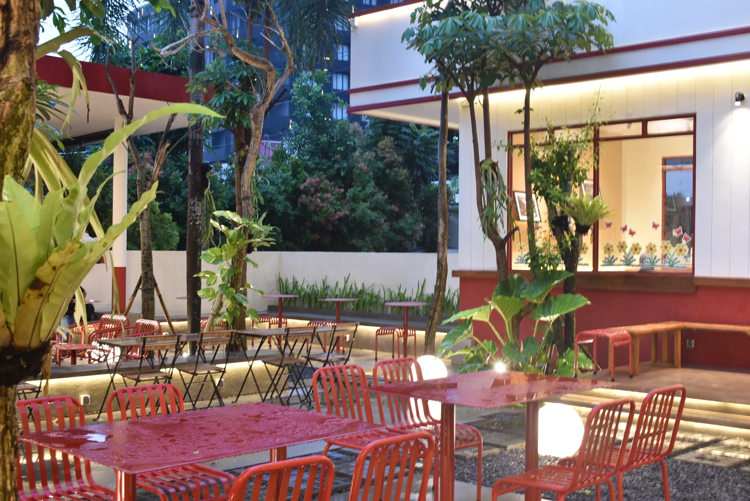 ud-djaya-jakal-yogyakarta-outdoor-garden